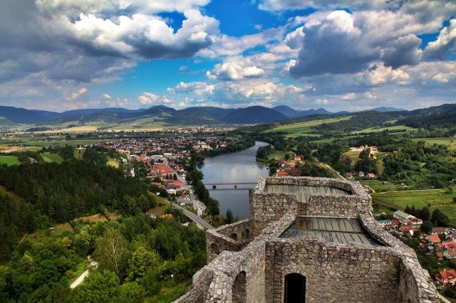 Slovensko - Budatínský hrad, zřícenina Strečno a pltě na Váhu