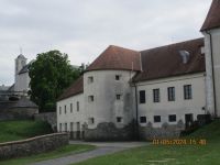 Slovensko - obec Modra a hrad Červený Kameň