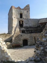 Čachtický hrad a lázně Piešťany
