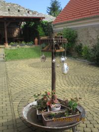 Slovensko - obec Modra a hrad Červený Kameň