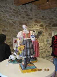 Slovensko - obec Modra a hrad Červený Kameň